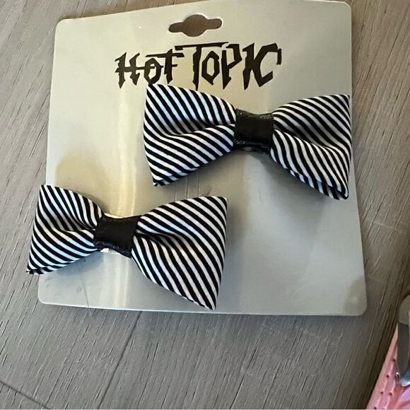 NWT vintage hair clips and wristwatch. Y2K era mallgoth hot topic. - Picture 3 of 4